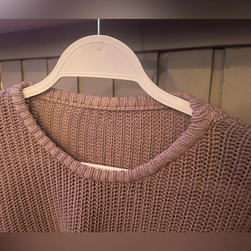 Brandy Melville Cropped Knit Sweater - Picture 6 of 9